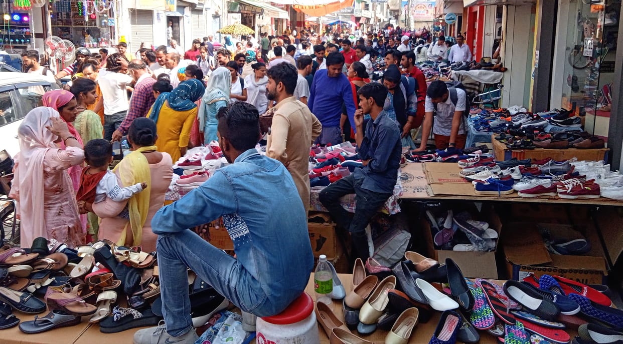 DC-SP himself had removed the encroachment, shopkeepers again kept goods outside the shops