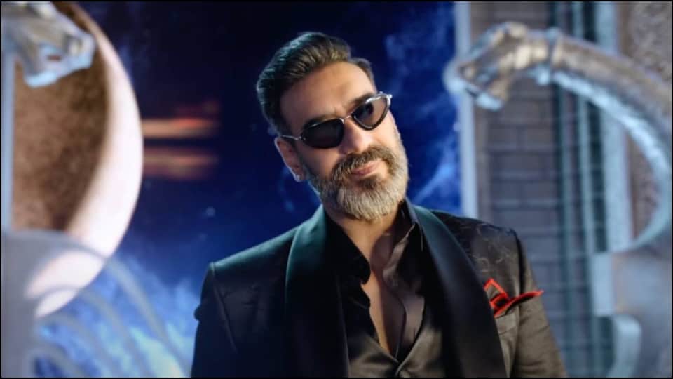 thank god director said Akshay weared pant shirt in oh my god so why object to Ajay wearing a suit Chitragupta