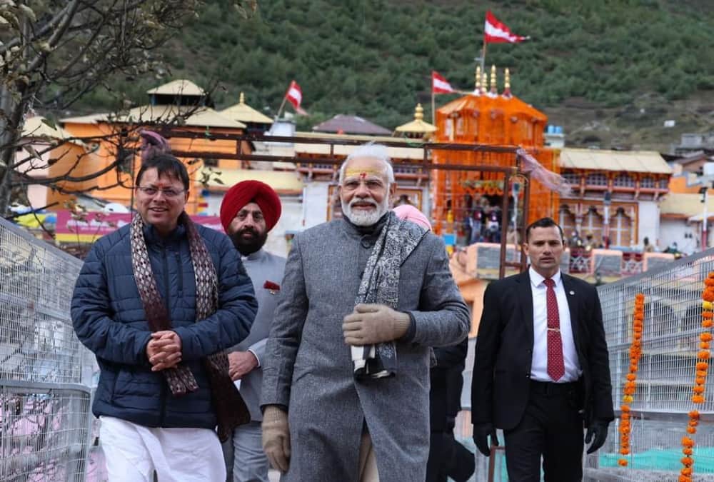 CM Dhami gifted to PM Modi Bal sweets of Almora Brahmakamal Cap UttaraKhand News in hindi