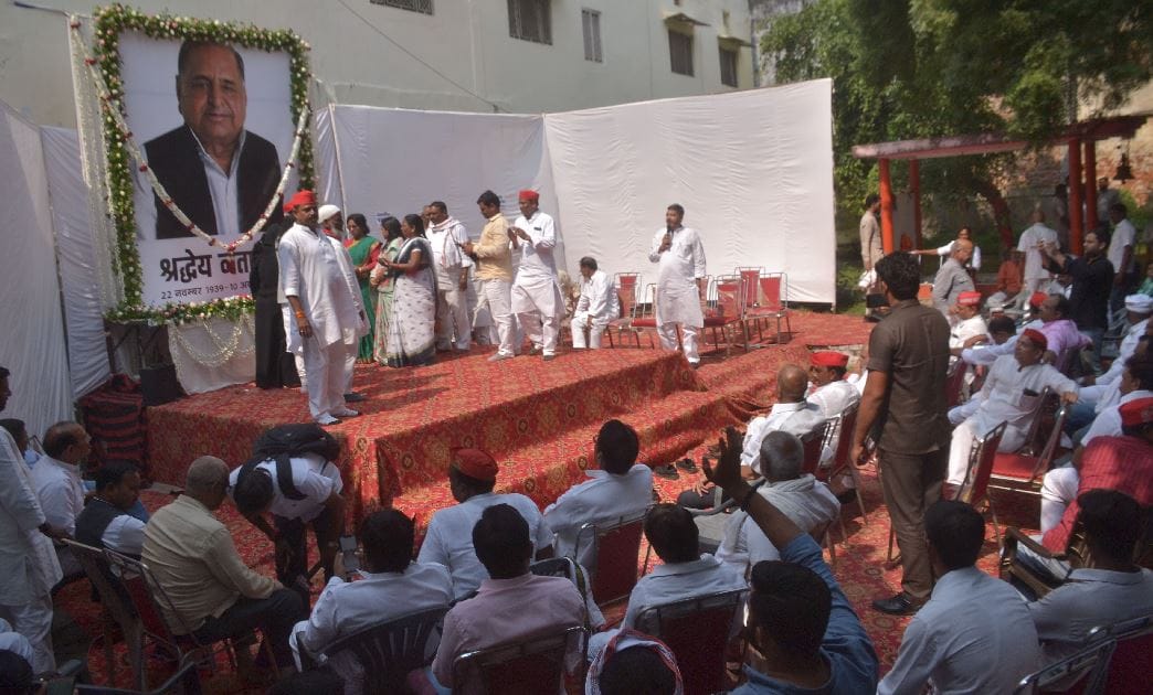 Tribute paid to Mulayam Singh Yadav in varanasi samajwadi party leader said Netaji was in everyone heart