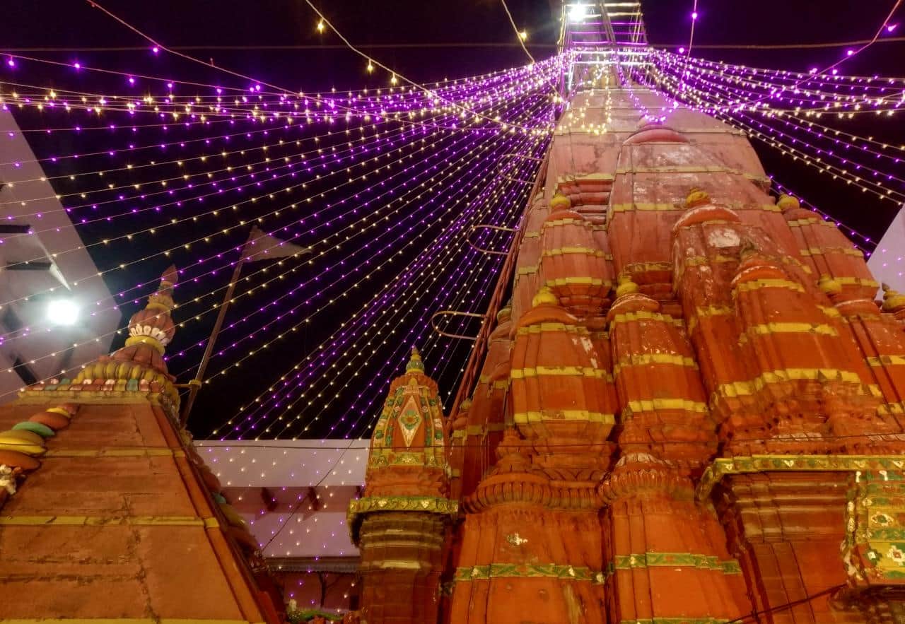 world tourism day Banaras is only city in india where 8 lakh devotees visit its 9 temples every day