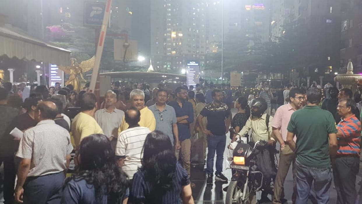 two women injured in Clash after AOA dispute of Hyde Park Society Noida