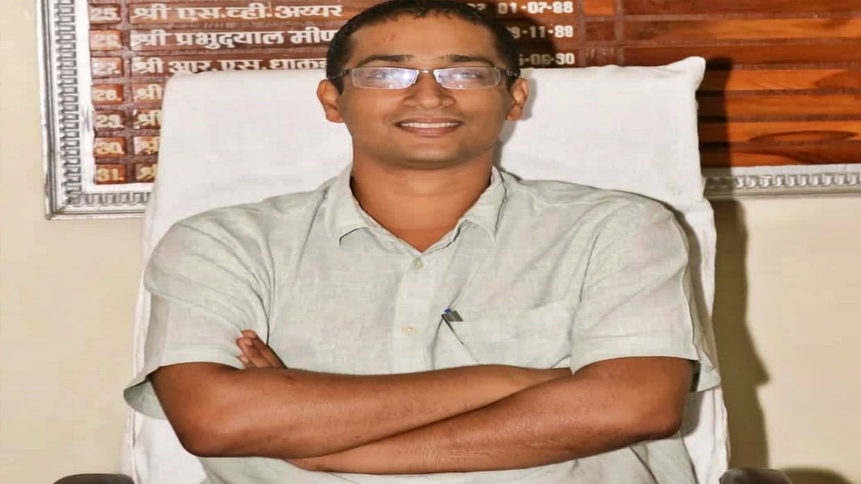 villager complaint against the Dhar collector is heavy arrest warrant issued