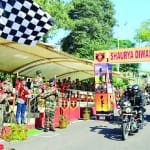 उधमपुर में बाइक रैली को झंडी दिखाते अजय भट्ट