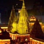 काशी विश्वनाथ मंदिर की स्वर्णिम आभा...