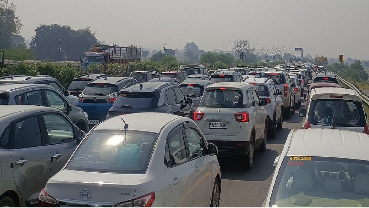 Delhi Traffic Police issued advisory advised not to go on these roads