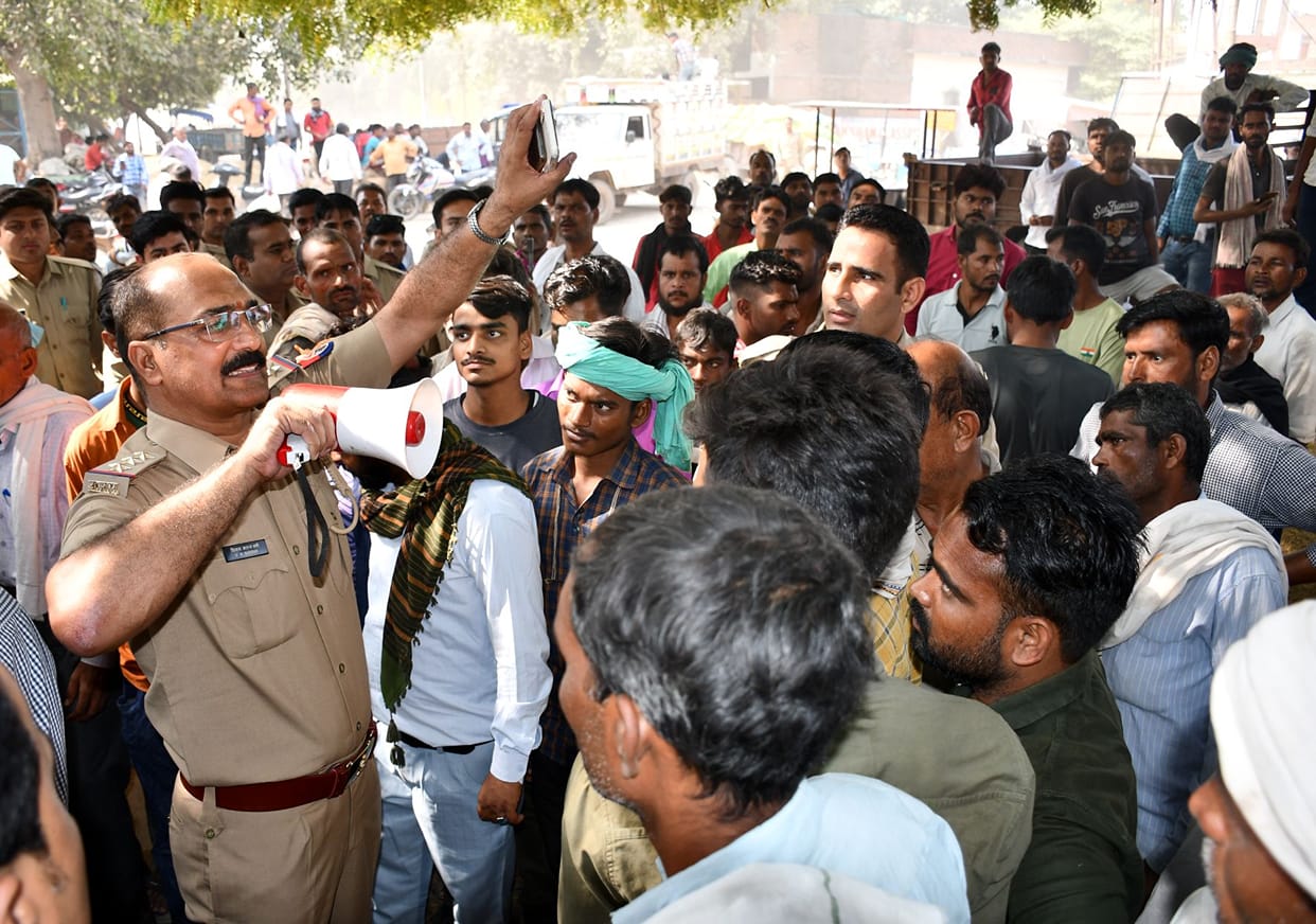 Ruckus in Dhanipur Mandi, uproar over the rumor of laborer's death
