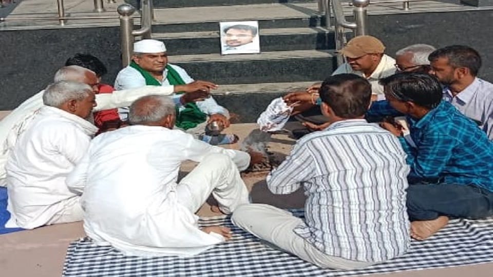 Havan pooja for speedy recovery of Shubham injured in attack in Australia