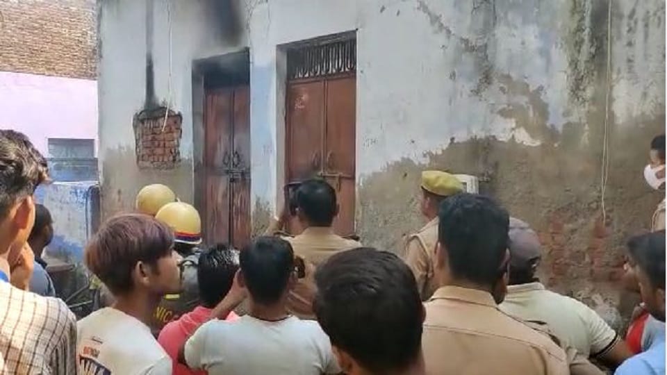 fire broke out in namkeen godown could be extinguished for an hour