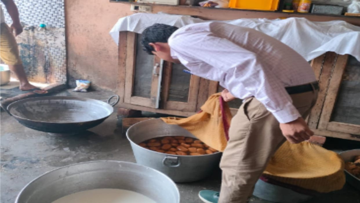 Baghpat: Food security team seized goods worth 86 lakh