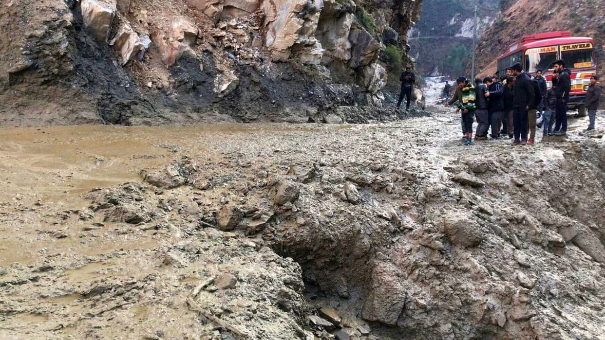 Bridge could not be built in Pagal Nala on Sainj-Larji road for three decades