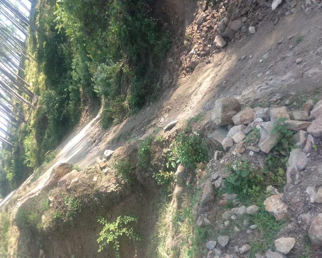 Raunsal-Matiani motor road is broken from place to place