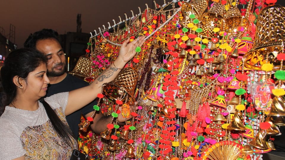 Chandigarh Shopkeepers Ready for Business on Dhanteras 2022
