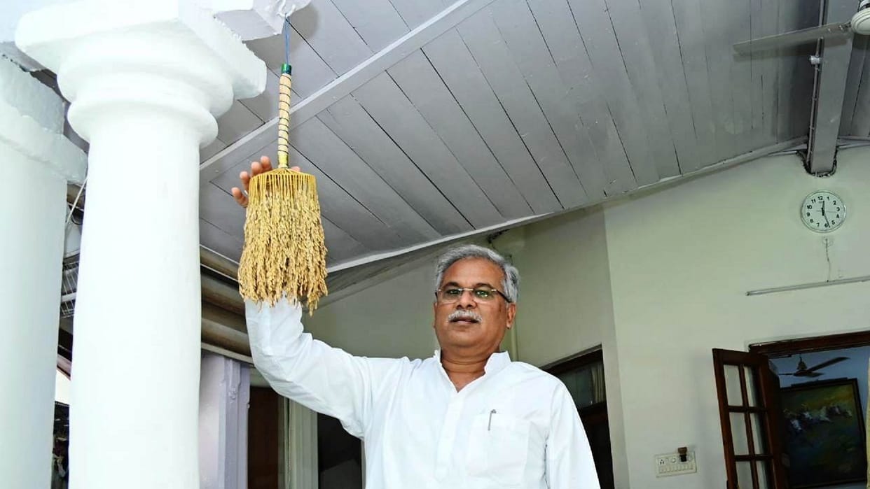 chhattisgarh diwali; cm bhupesh tied paddy skirt in his residence