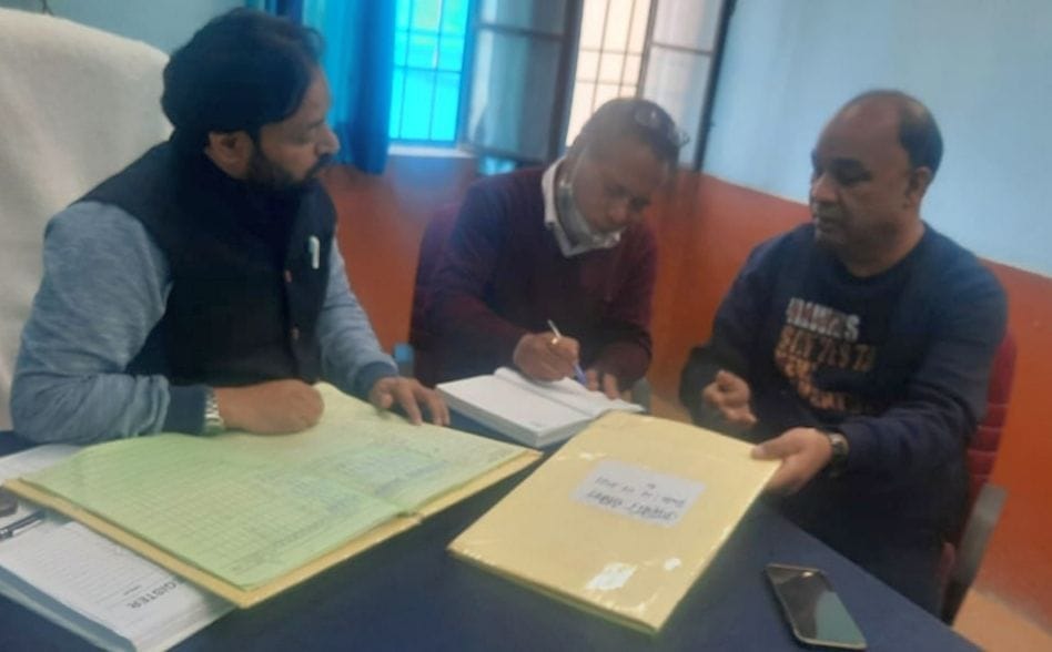 SDM stopped salary of four including doctors