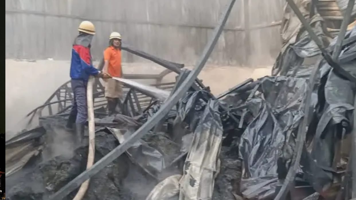 Loss of lakhs due to fire in plastic factory in Banswara