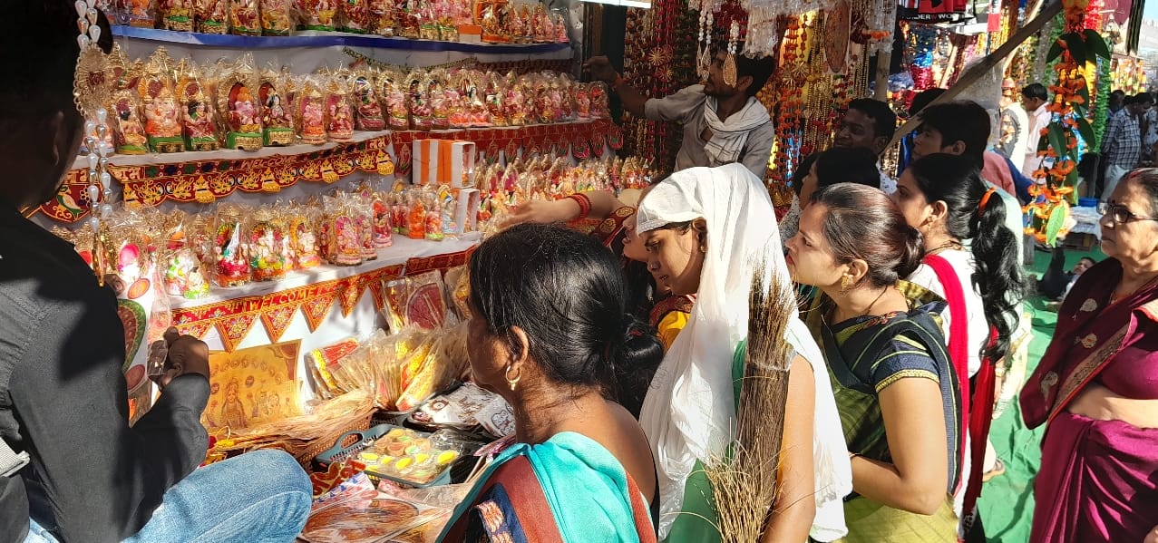 There was a lot of rain on Dhanteras, business crossed 300 crores