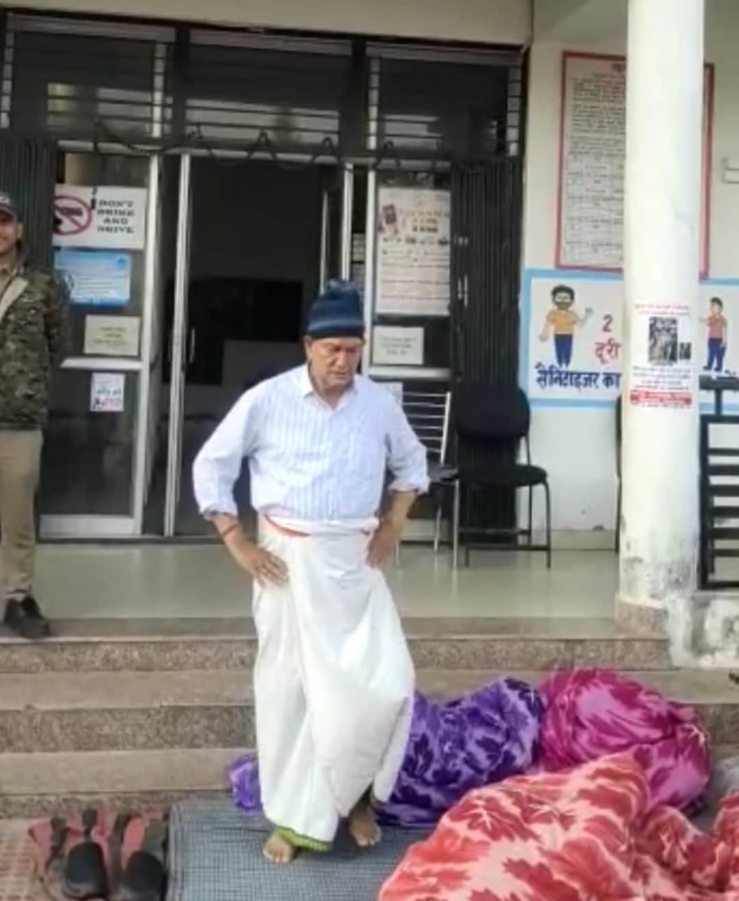 Harish Rawat yoga outside the police station BJP said politics does not shine with lungi dance Uttarakhand