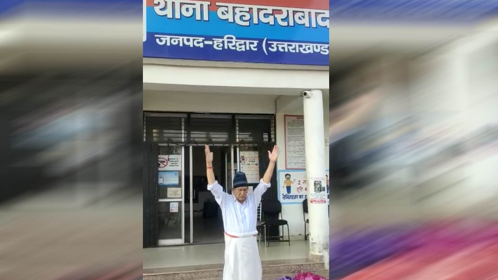 Harish Rawat yoga outside the police station BJP said politics does not shine with lungi dance Uttarakhand