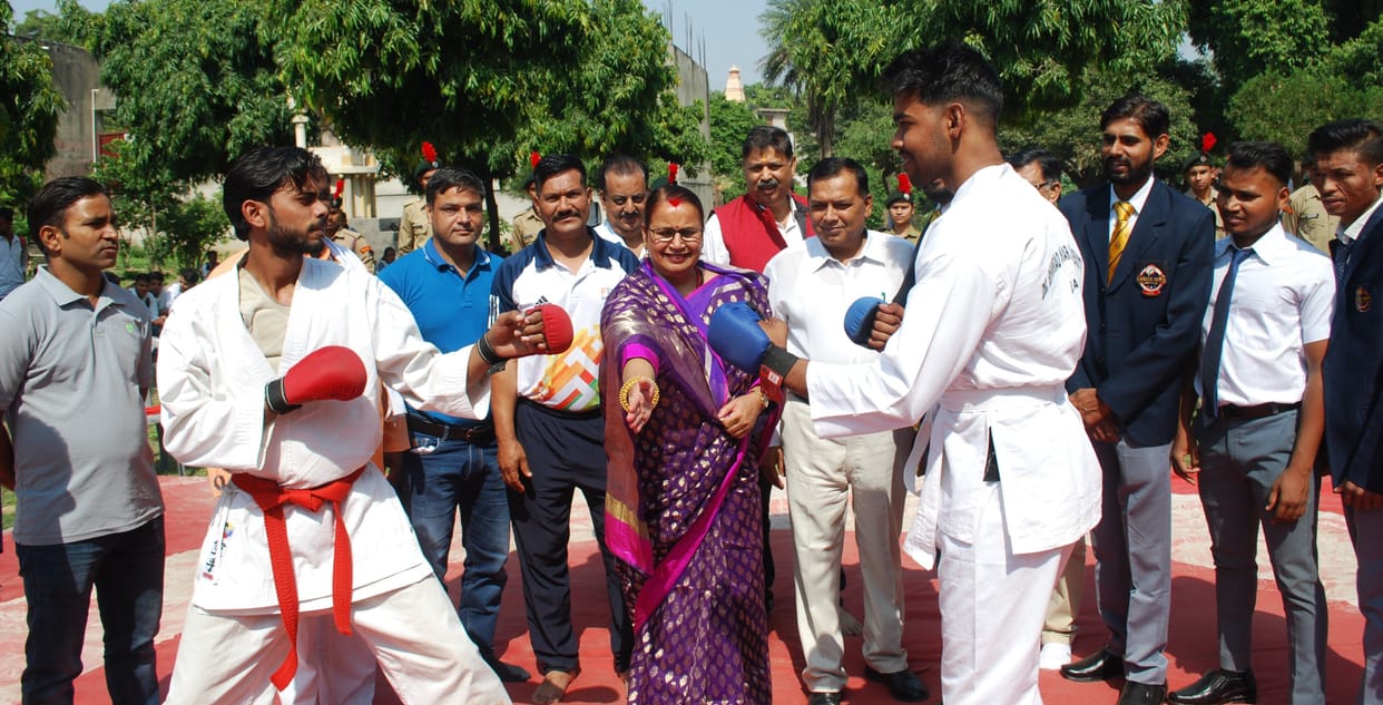 Hathras: Students showed enthusiasm in karate competition