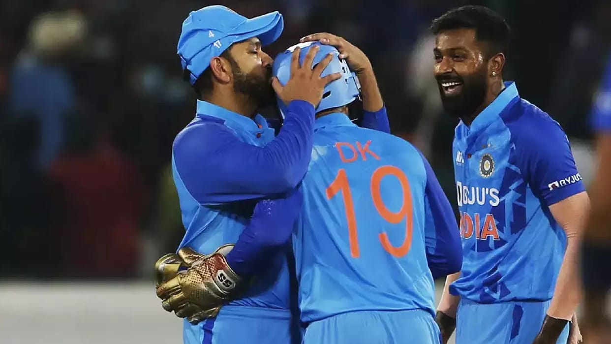 IND vs PAK Dinesh Karthik got emotional about Rohit Sharma before Pakistan  match shared Ricky Ponting video