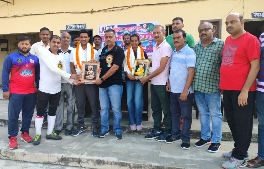 emerging cricketer riddhi and bashir awarded