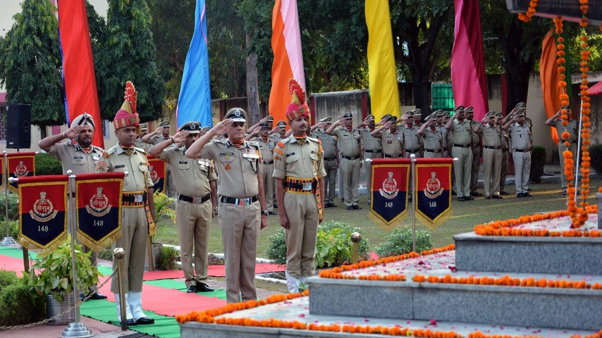 jammu kashmir BSF pays tribute to martyrs on Police Commemoration Day