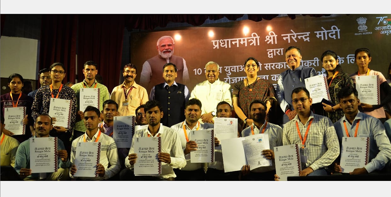 199 youth got jobs in employment fair, Union Minister Smriti Irani gave appointment letters