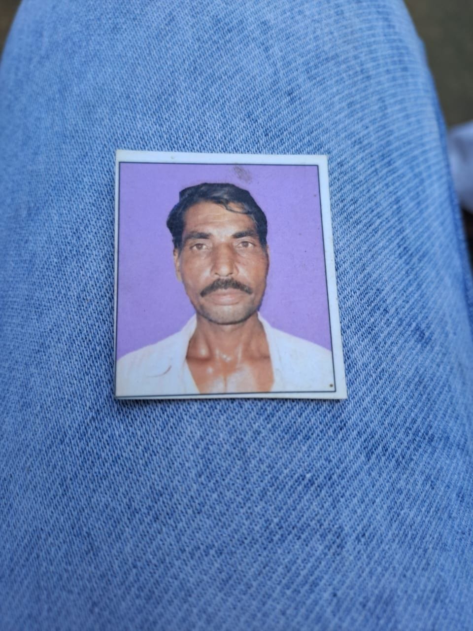 Youth's dead body found hanging from a tree7777