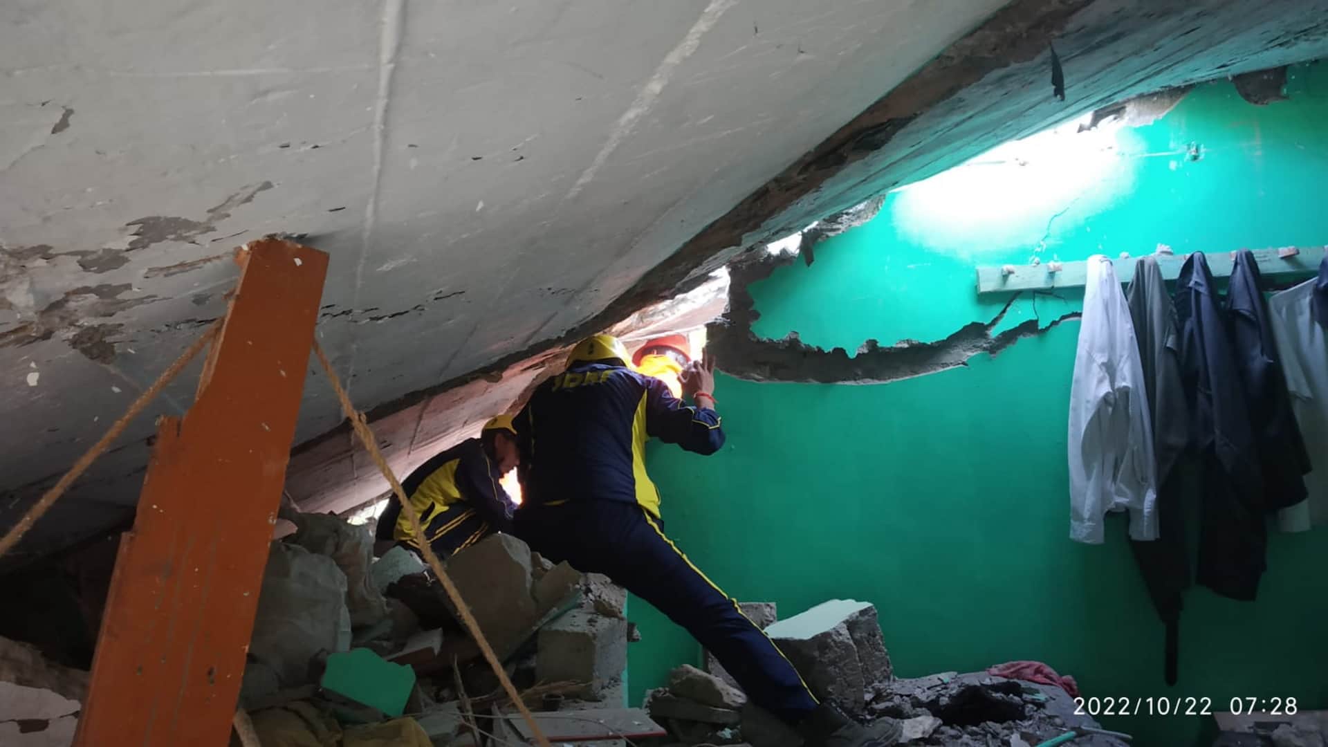 landslide In Uttarakhand Chamoli Tharali Three houses damaged by boulders many died Read more Update