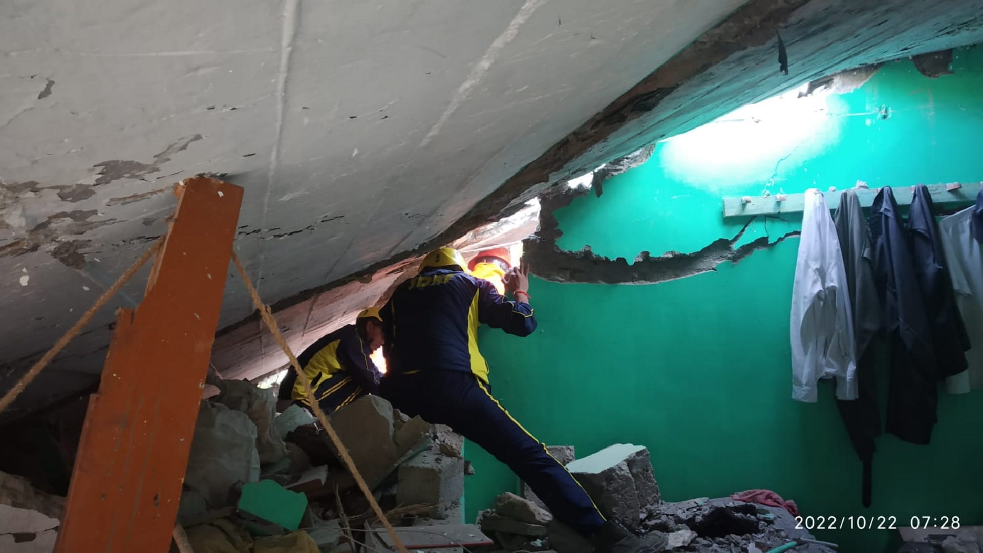 landslide In Uttarakhand Chamoli Tharali Three houses damaged by boulders many died Read more Update