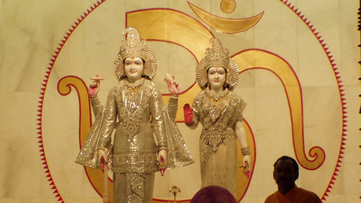 On Diwali there is a crowd of devotees in the Birla temple of Jaipur