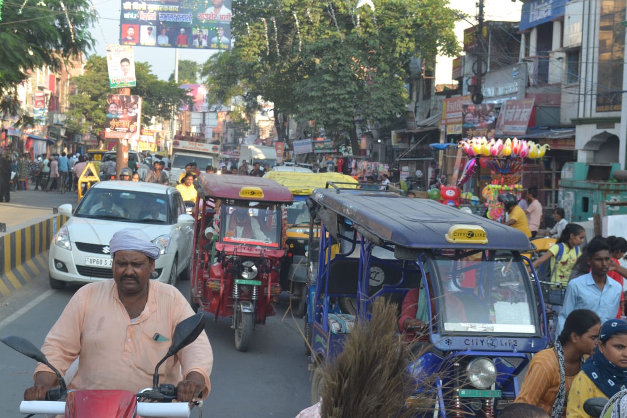 Crowd gathered for shopping, city jammed