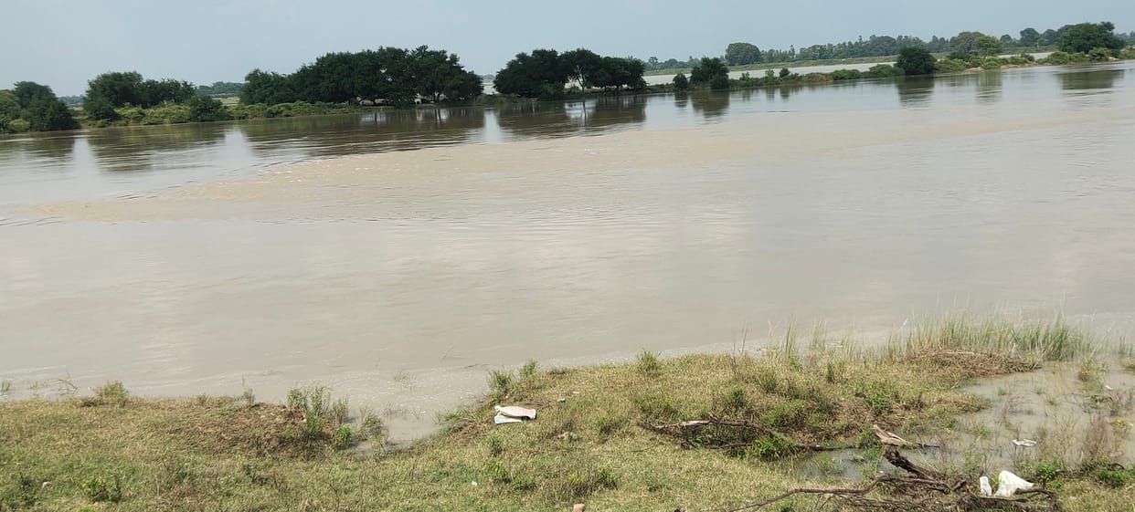 Rapti river came below danger mark