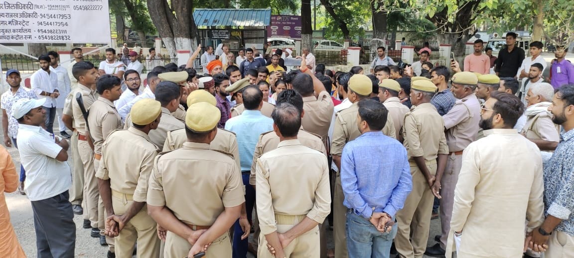 The police picked up the student leader who was staging a protest over the teenager case.