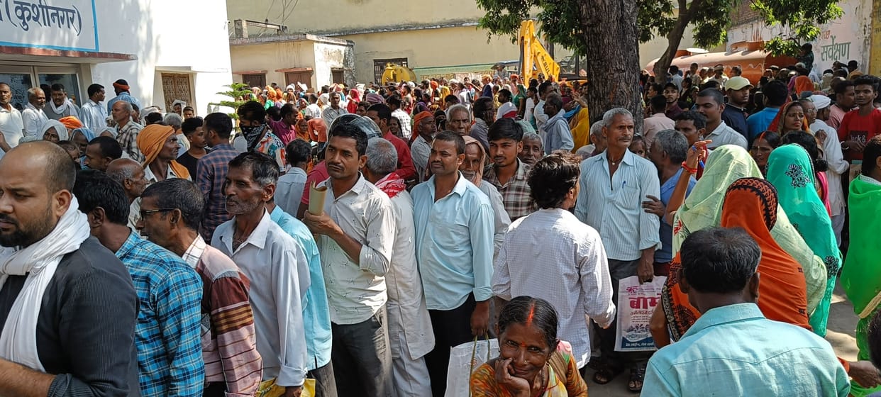 Everyone's hope for housing, crowd gathered to fill the form