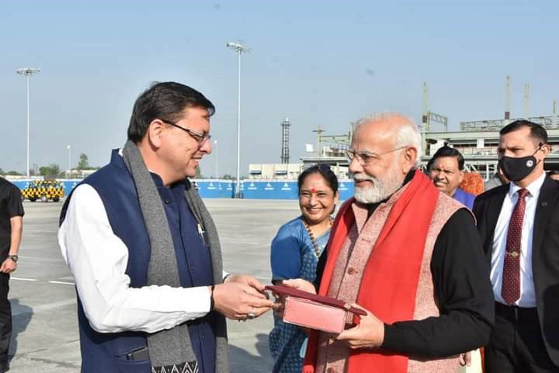 PM Modi Uttarakhand Visit 2022 PM Narendra Modi tastes Pahadi cuisine in Badrinath