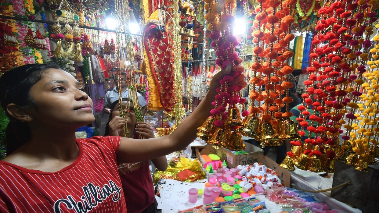 Dhanteras 2022 market of Dhanteras is decorated, today it will rain, two days is the time for shopping