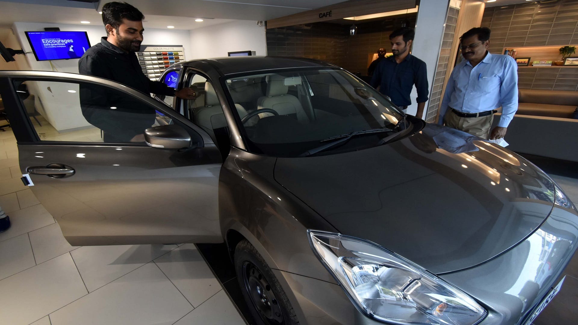 There was a lot of shopping in the market on Dhanteras 2022