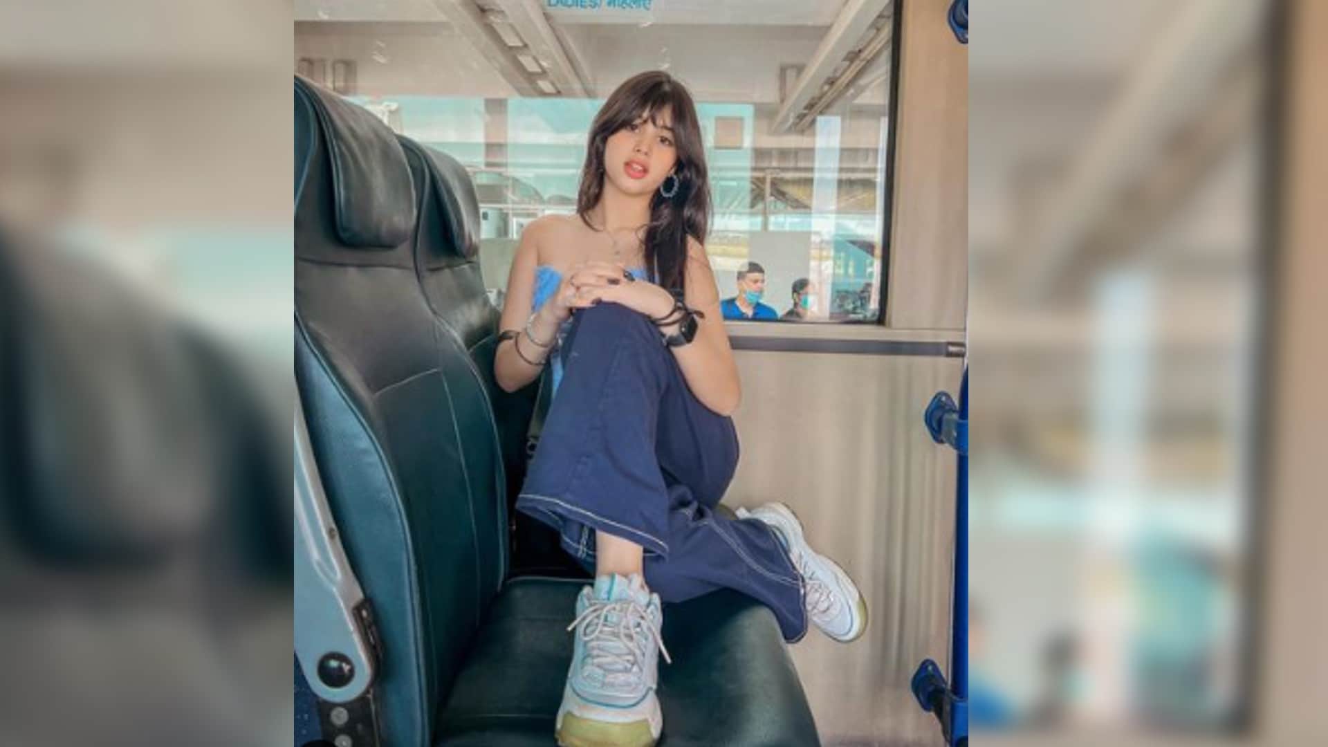 Riva arora reply on troling for mika singh and karan kundra romantic video