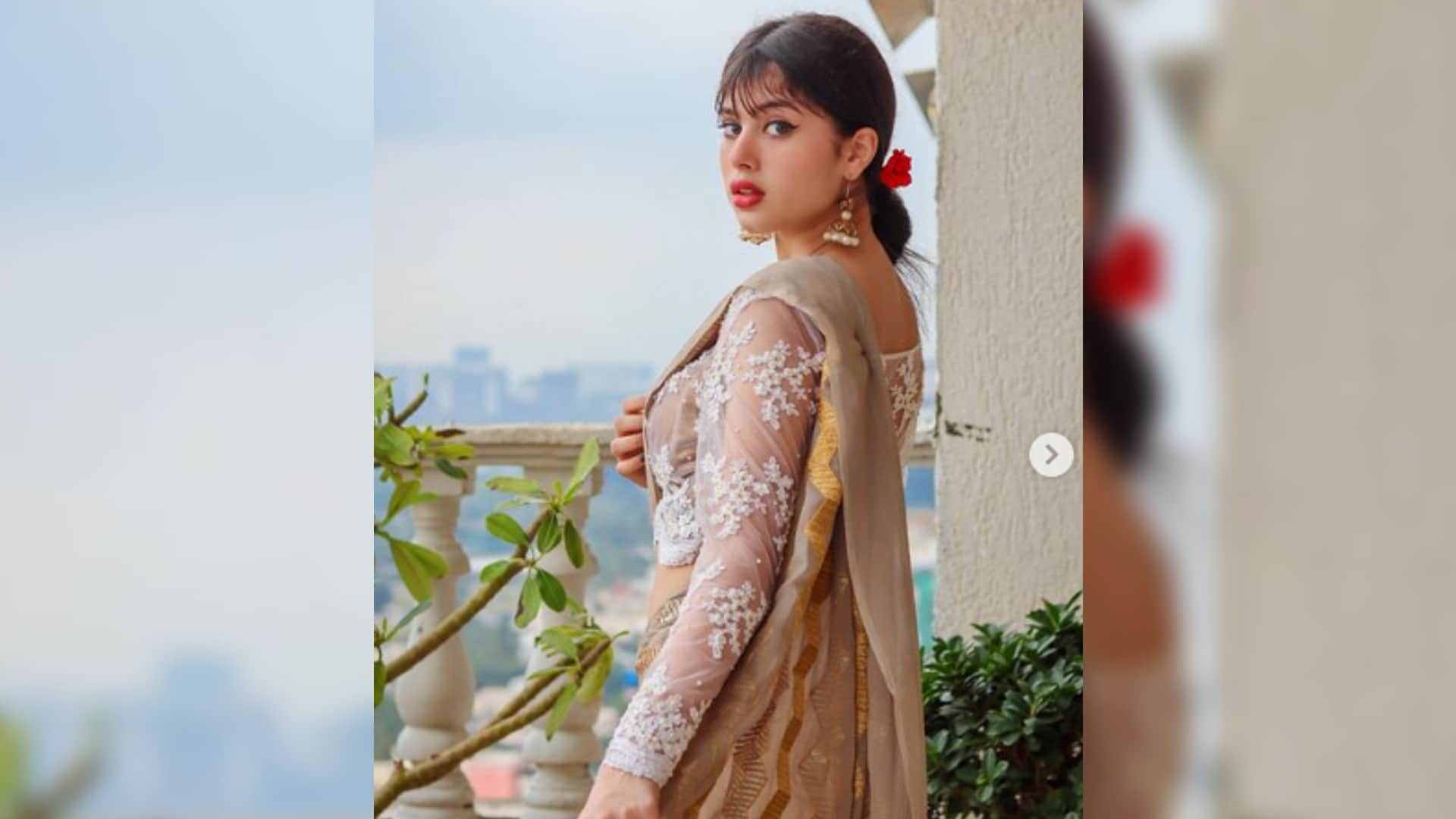 Riva arora reply on troling for mika singh and karan kundra romantic video