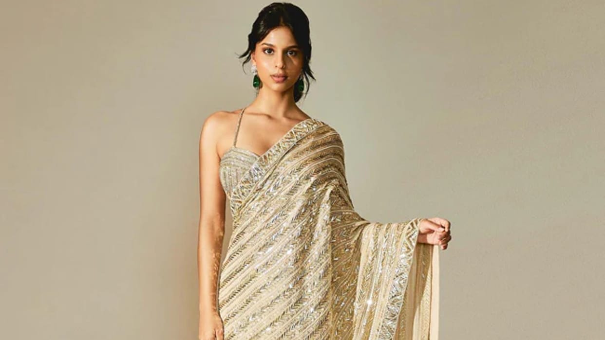 Suhana Khan photo goes viral on internet Shahrukh Khan Commented did you tie the saree urself