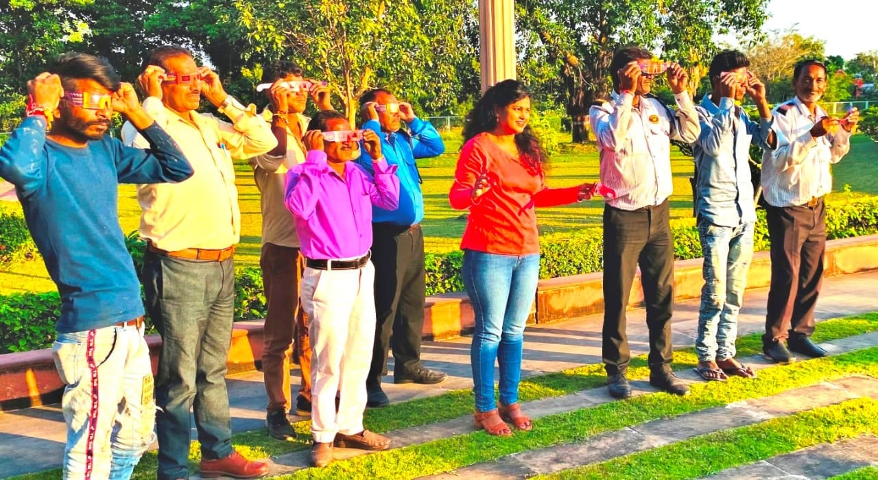 Sarika Gharoo told how you can see the solar eclipse