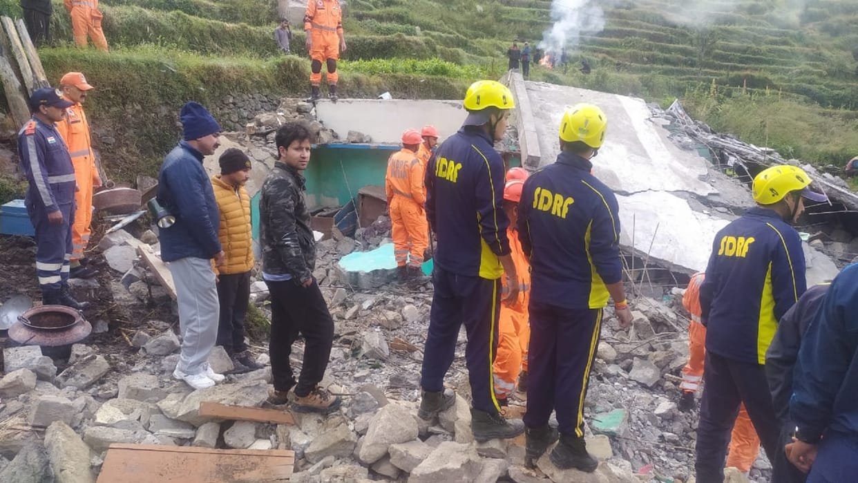 Chamoli Landslide: Big Accident In Karnaprayag Three Houses Damaged By Boulders That Fell After Landslide