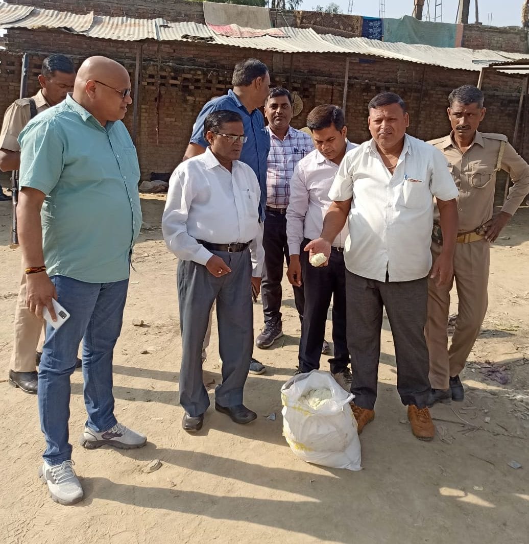 80 kg adulterated mawa caught in Dataganj