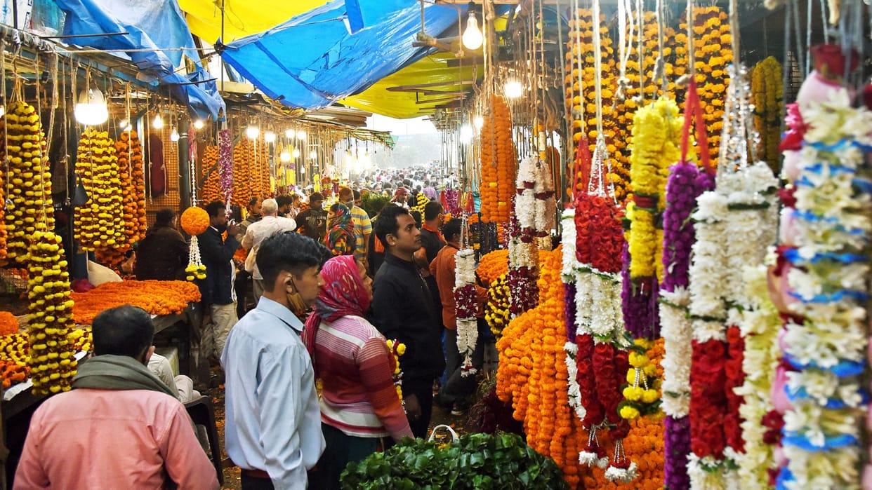 Dhanteras 2022: People shop on Dhanteras  crowds gathered in the markets  see photos