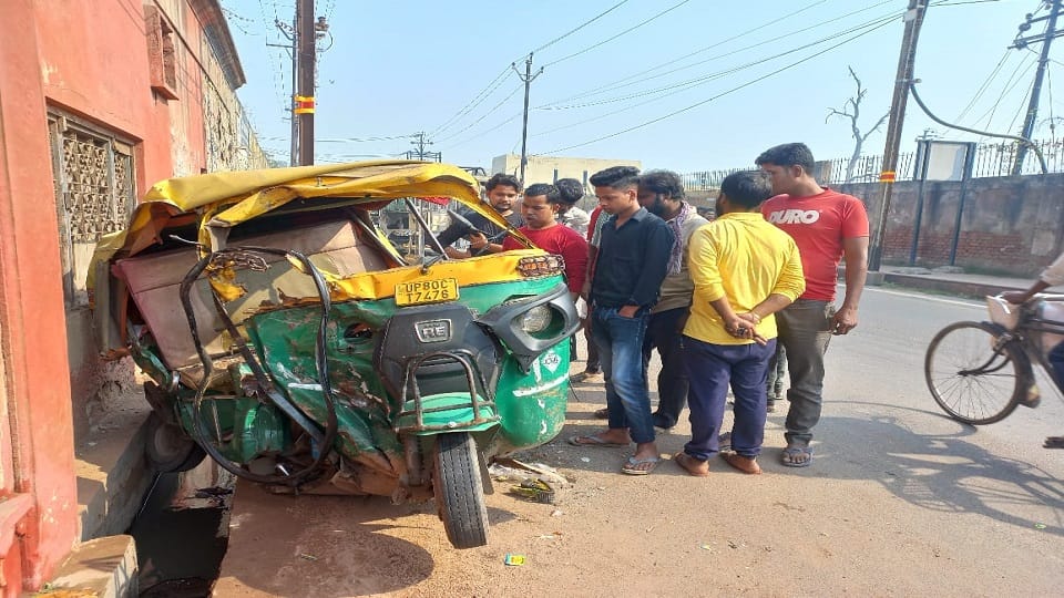 Horrific accident on jeevani Mandi Marg  bus rammed auto two killed and two injured