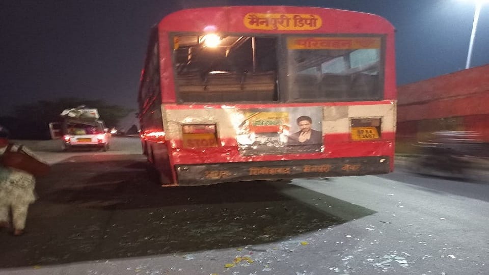 fire broke out in the roadways bus passengers jumped by breaking the glass