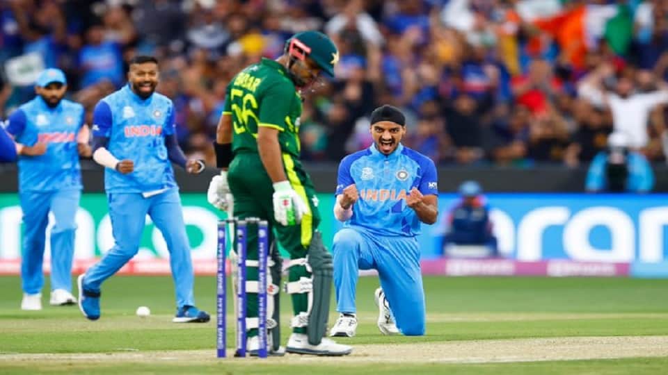 Arshdeep Singh gave reply to trollers by taking three wickets against Pakistan from mother to coach gave respo