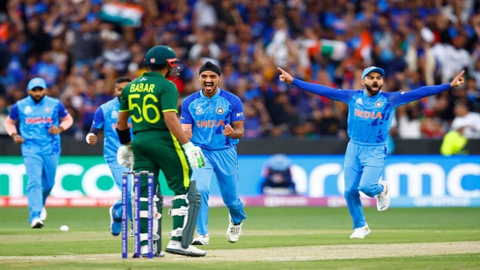 Arshdeep Singh gave reply to trollers by taking three wickets against Pakistan from mother to coach gave respo